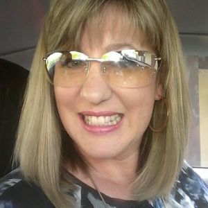 Meet your Posher, Deanna's